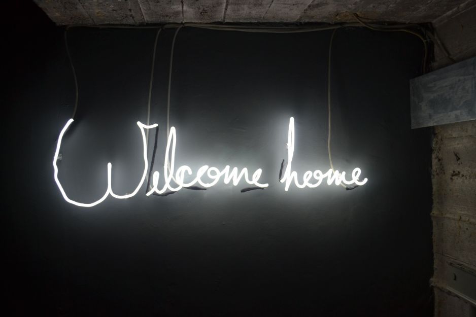 צילום של Welcome Home / Come Home - תערוכה במוזיאון על התפר