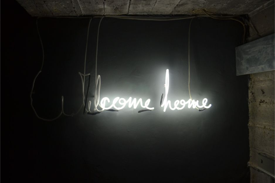 צילום של Welcome Home / Come Home - תערוכה במוזיאון על התפר
