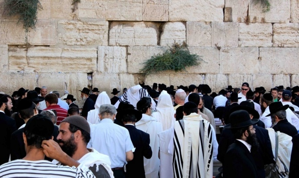 photo of Birkat Kohanim (Priestly Blessing) at the Western Wall