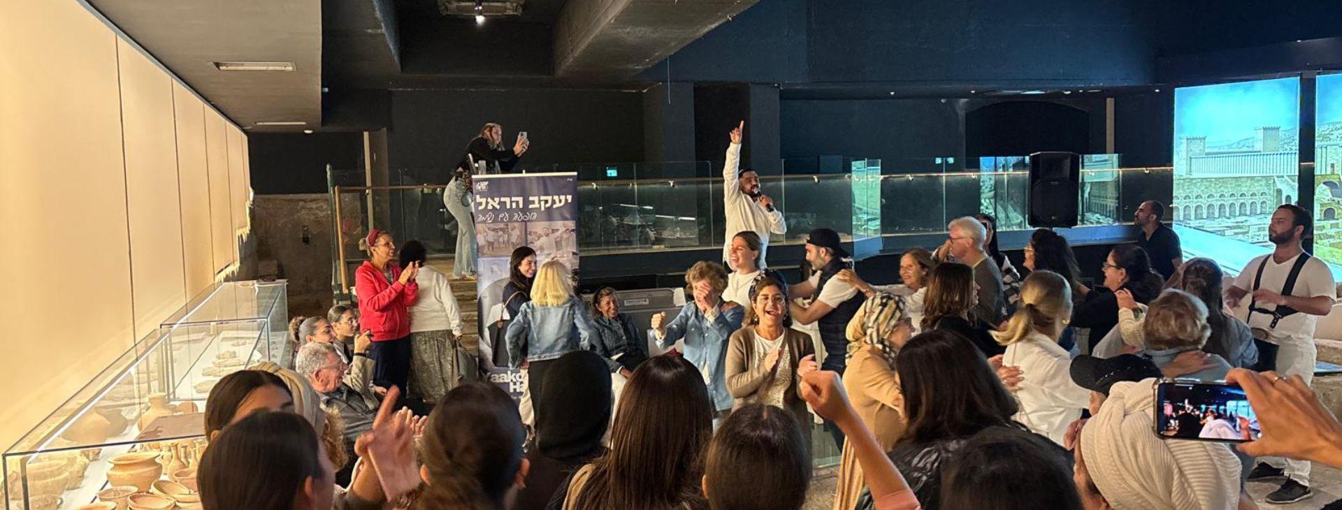 צילום של סליחות בסמטאות - סליחות ברובע היהודי