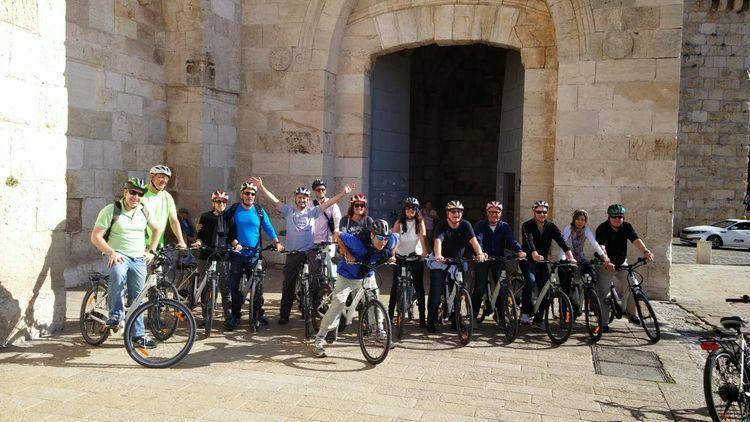 סיור אופניים מודרך בפינות טבע עירוני ותצפיות מרהיבות
