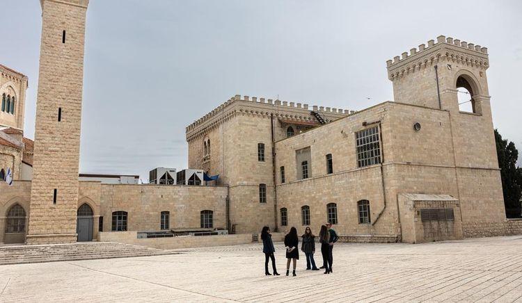 בין בית הלל לבית שמאי: סיור על מחלוקות וסובלנות בירושלים