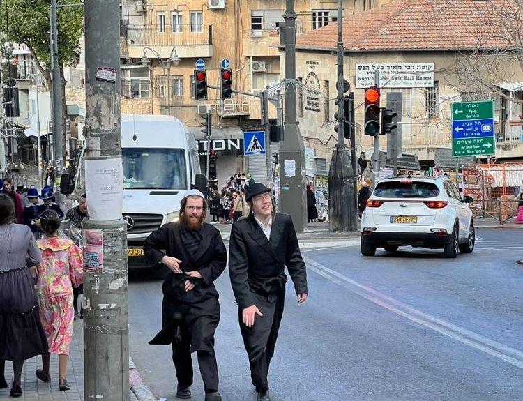 עד דלא ידע: סיור פורים חגיגי בשכונות החרדיות עם ״ירושלים מחוץ לקופסה״