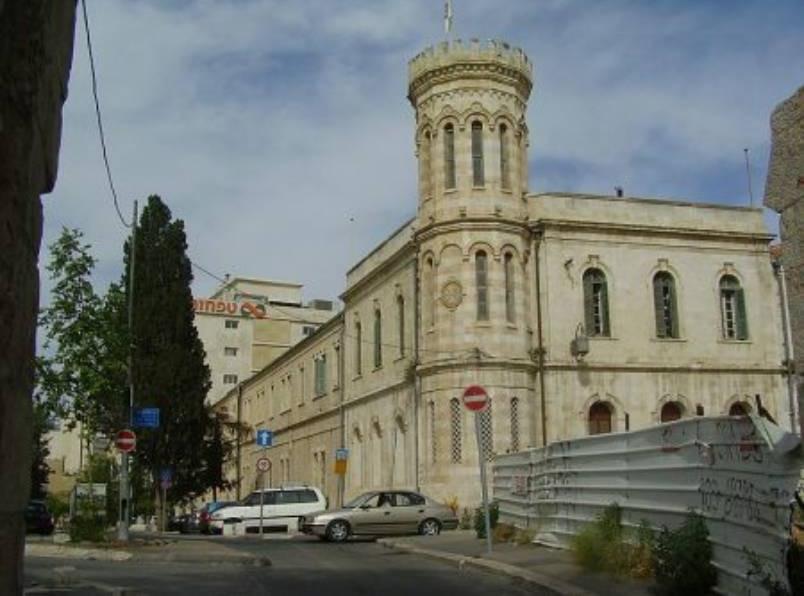 יריד השנה החדשה בחצר סרגיי