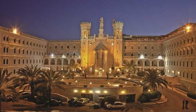 مطعم النبيذ والجبن في نوتردام 