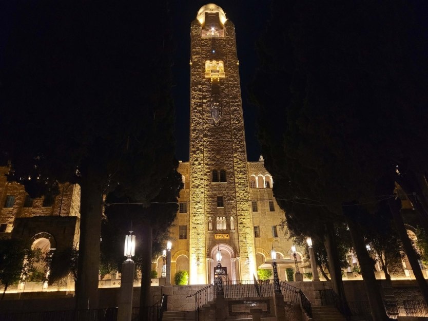 צילום של הסיור המואר: סיור ערב בעקבות אתרים מיוחדים של העיר