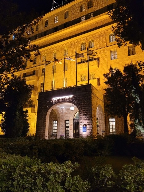 צילום של הסיור המואר: סיור ערב בעקבות אתרים מיוחדים של העיר