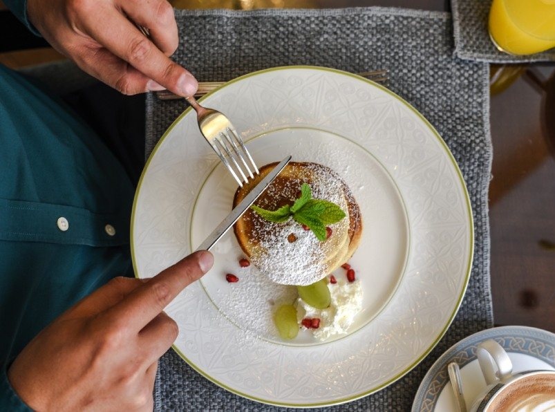 צילום של ארוחת בוקר במסעדת הפאלאס במלון וולדורף אסטוריה