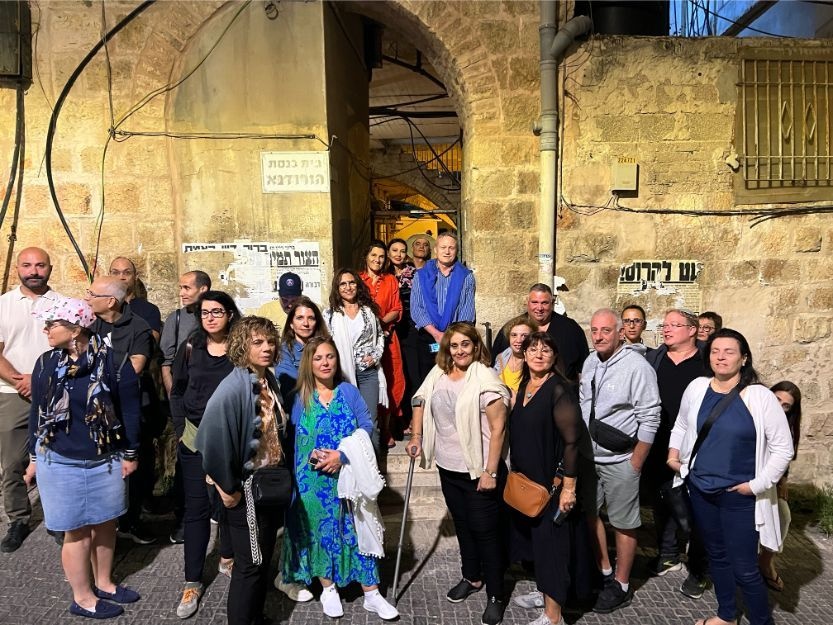 צילום של חרדים צבא ומה שביניהם: סיור אקטואליה בשכונות החרדיות