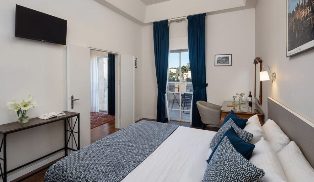 צילום של הבית הסקוטי בירושלים כנסיית סנט אנדרוז הסקוטית 