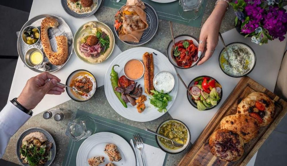 photo de Street Food au Courtyard : Festival d'été à l'hôtel Inbal