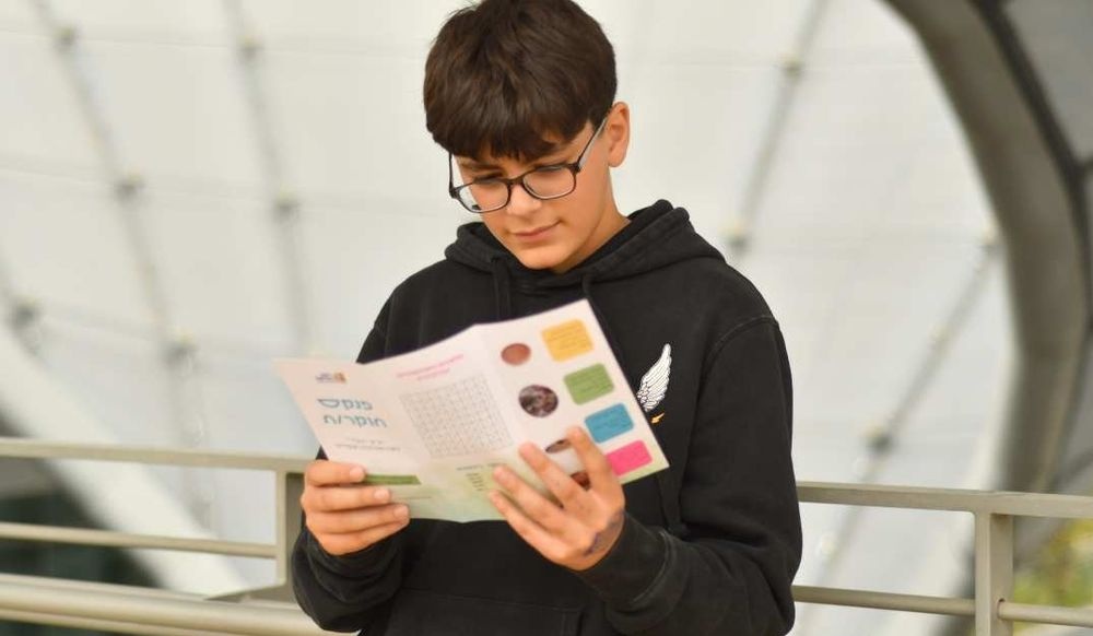 צילום של ארכיאולוגים ליום אחד – פעילות למשפחות בקריה הלאומית לארכיאולוגיה