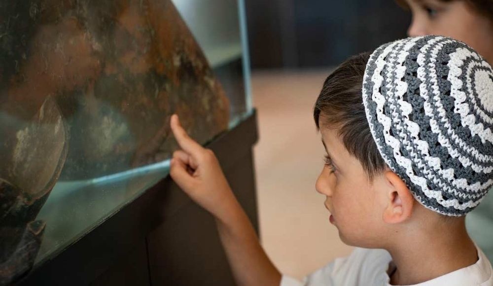 צילום של ארכיאולוגים ליום אחד – פעילות למשפחות בקריה הלאומית לארכיאולוגיה