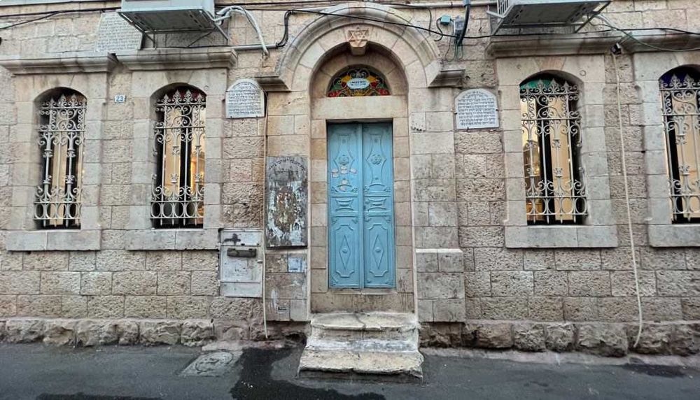 צילום של סליחות בנחלאות בעקבות המשפחות הספרדיות
