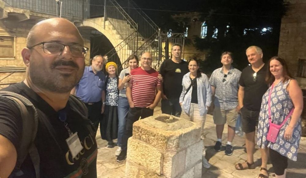 צילום של סליחות בנחלאות בעקבות המשפחות הספרדיות