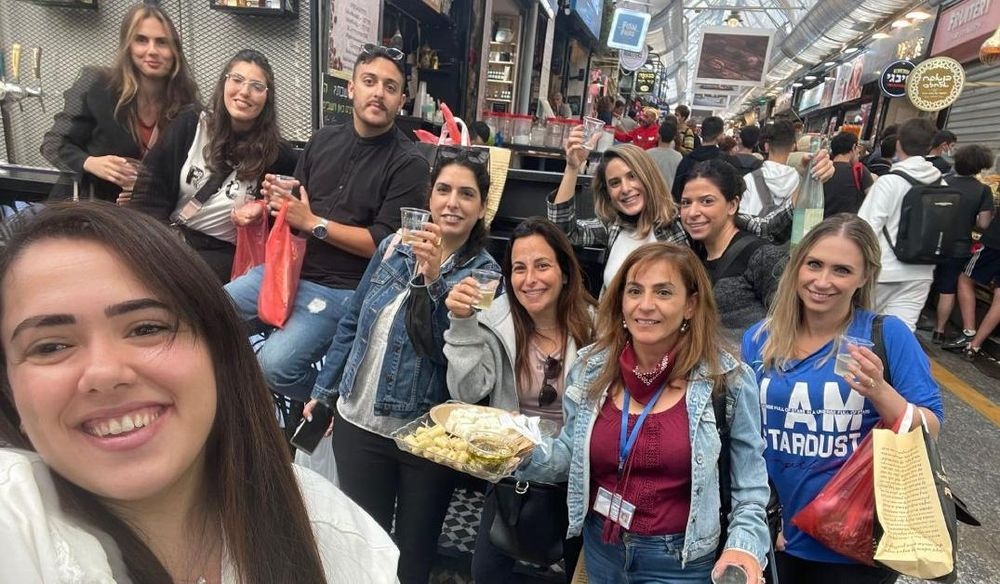 צילום של ירושלים פנים רבות לה: סיור טעימות פרטי בעיר העתיקה