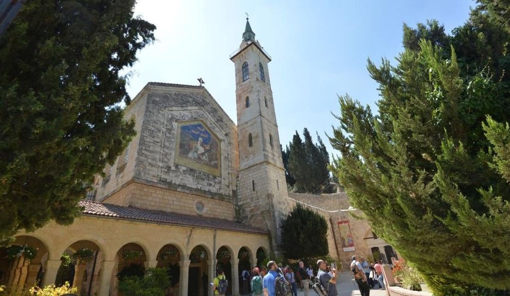 צילום של סיור בוטיק פרטי ומודרך בעין כרם: פסטורליה, טבע ואומנות עם טלי יהושע