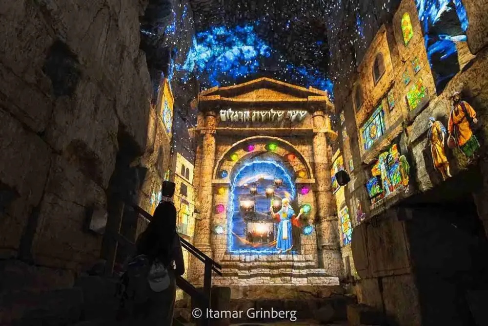 צילום של שער העיר הקדום - "סיבוב שערים" בסוכות