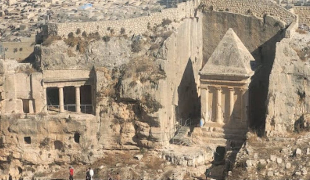 צילום של עמק המנוחות – אתרי קבורה לאורך נחל קדרון