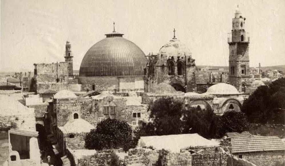 צילום של סודות וסמלים בעיר העתיקה