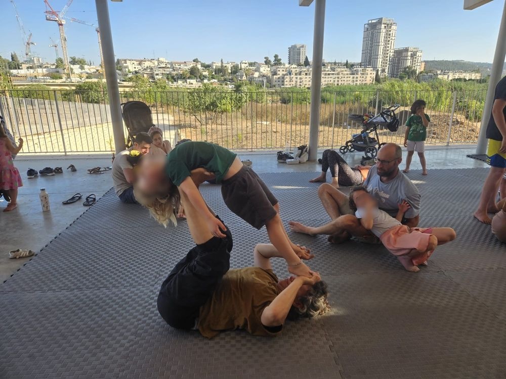 צילום של עמק הצבאים: ימי שני נושמים, מותחים ומתאזנים בעמק!