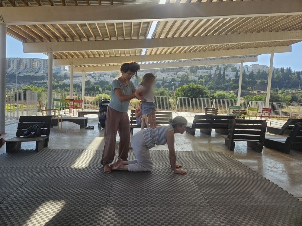 צילום של עמק הצבאים: ימי שני נושמים, מותחים ומתאזנים בעמק!