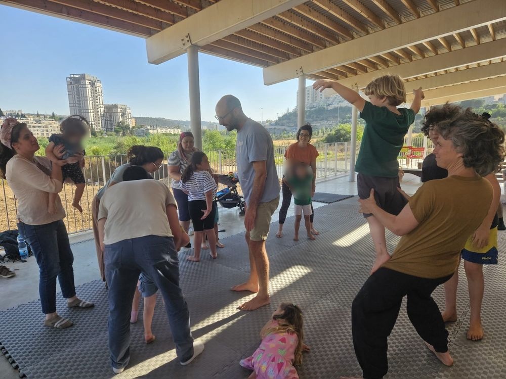 צילום של עמק הצבאים: ימי שני נושמים, מותחים ומתאזנים בעמק!