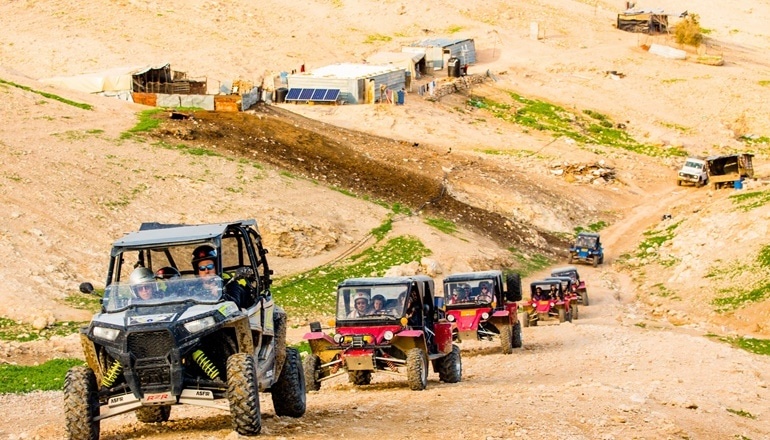 צילום של כנען תיירות מדבר: חוויית טרקטורונים בטבע