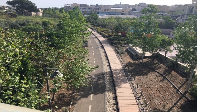 צילום של סיור פסטורלי שמחבר בין עיר וטבע בפארק המסילה