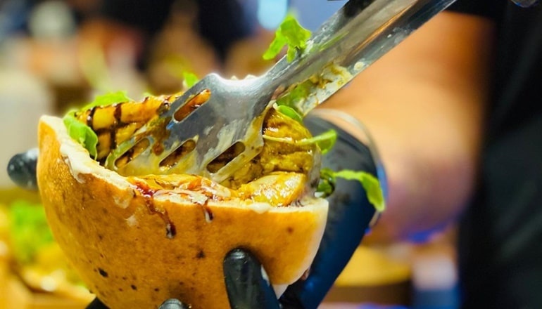 צילום של מימוניס - שף בפיתה