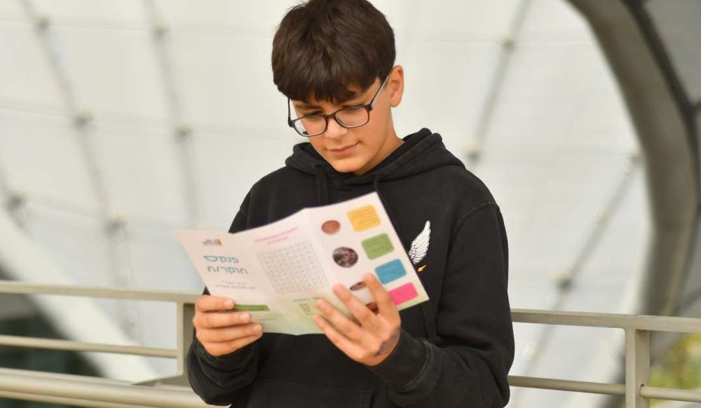 צילום של ארכיאולוגים ליום אחד – פעילות למשפחות בקריה הלאומית לארכיאולוגיה