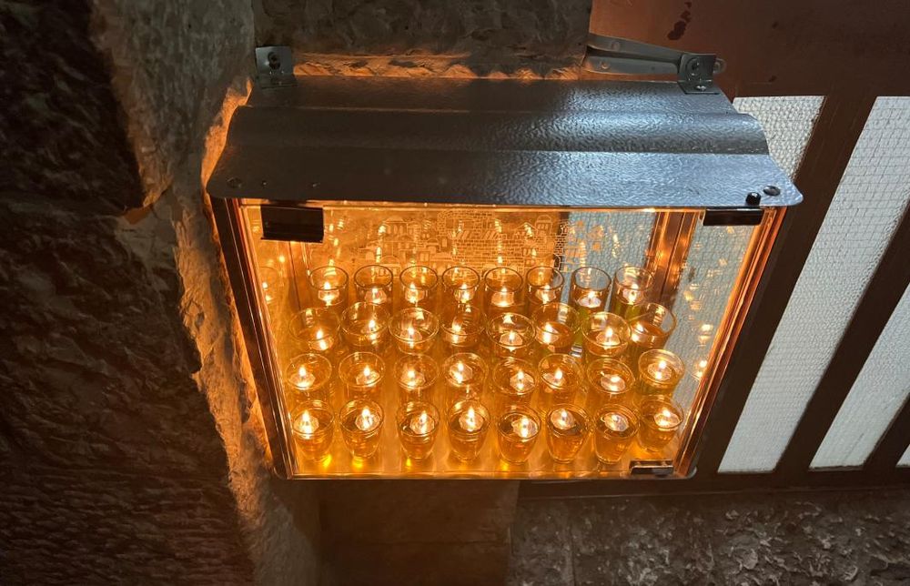 צילום של  ירושלים של אור: סיור חנוכיות בעיר העתיקה עם ירושלים מחוץ לקופסה