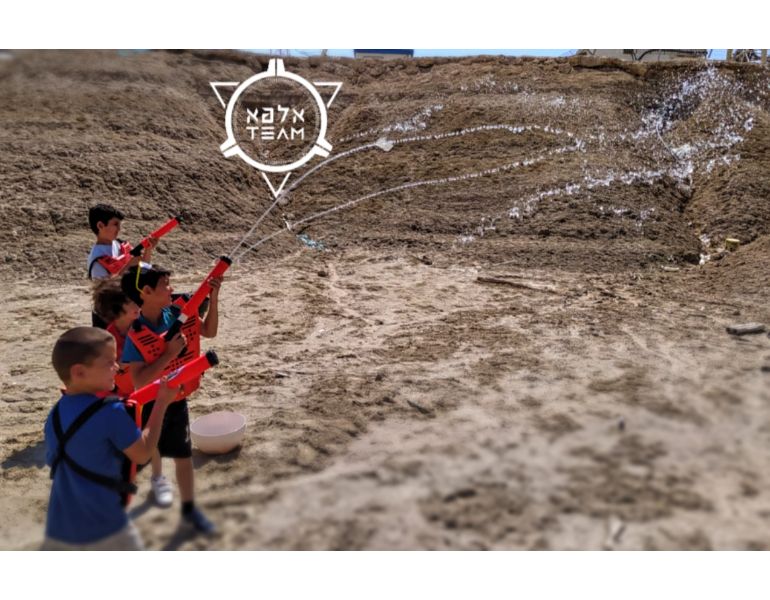 צילום של אלפא טים: משחקים חווייתיים לקבוצות וימי גיבוש