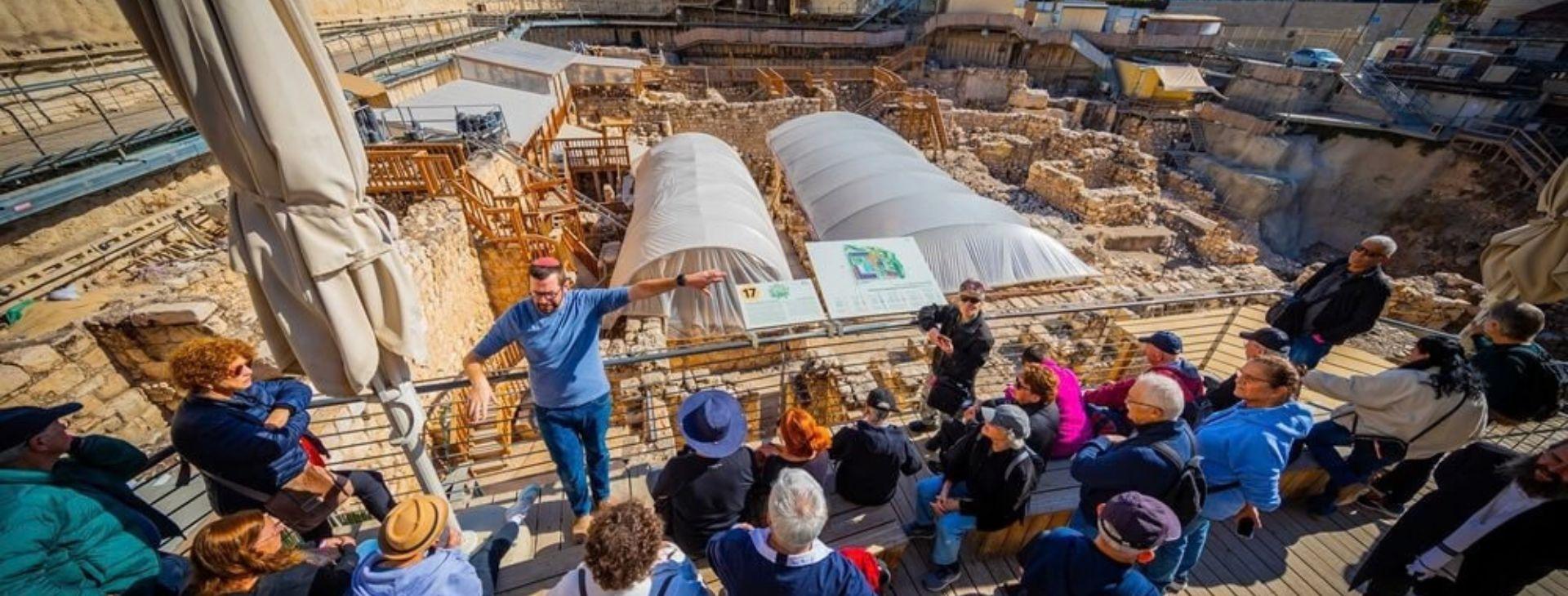 צילום של לסייר עם חוקר – סיורים בירושלים עם חוקרים ומומחים