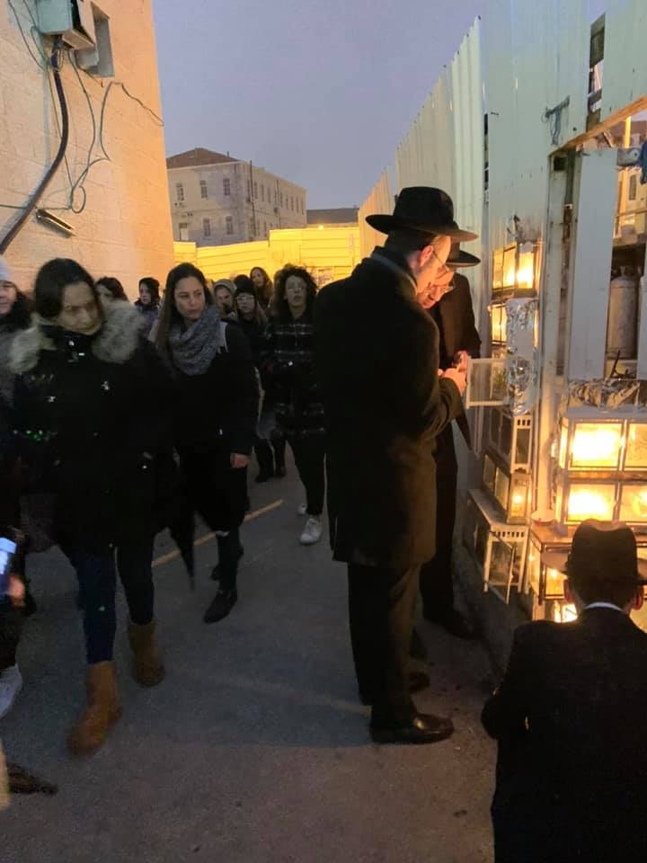 צילום של סיור חנוכיות בעיר העתיקה ובכותל המערבי