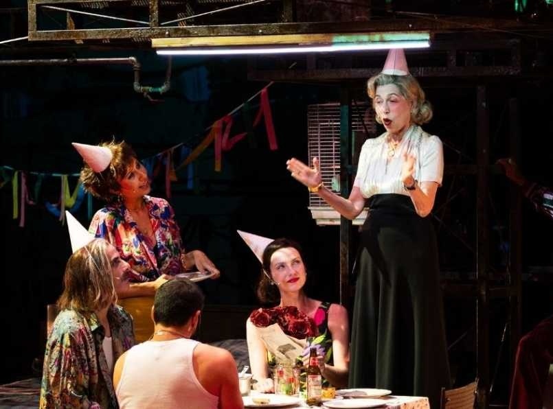 צילום של חשמלית ושמה תשוקה | בביצוע התיאטרון הקאמרי