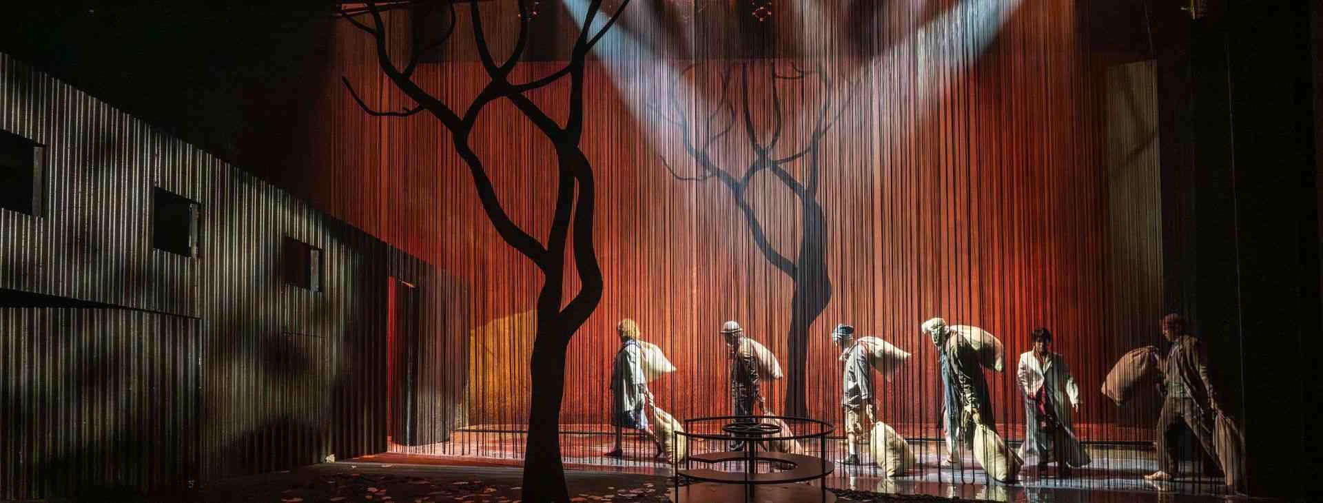 צילום של הנפש הטובה מסצ'ואן | בביצוע התיאטרון הקאמרי