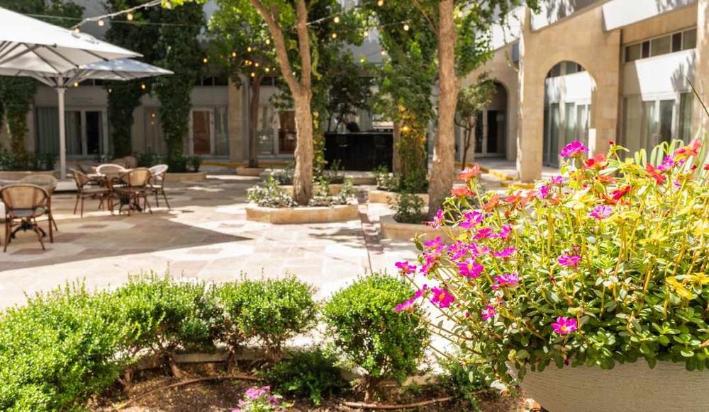 צילום של חוויית סליחות ירושלמית במלון בית שמואל, סיור מודרך בעיר העתיקה וארוחת בוקר מפנקת