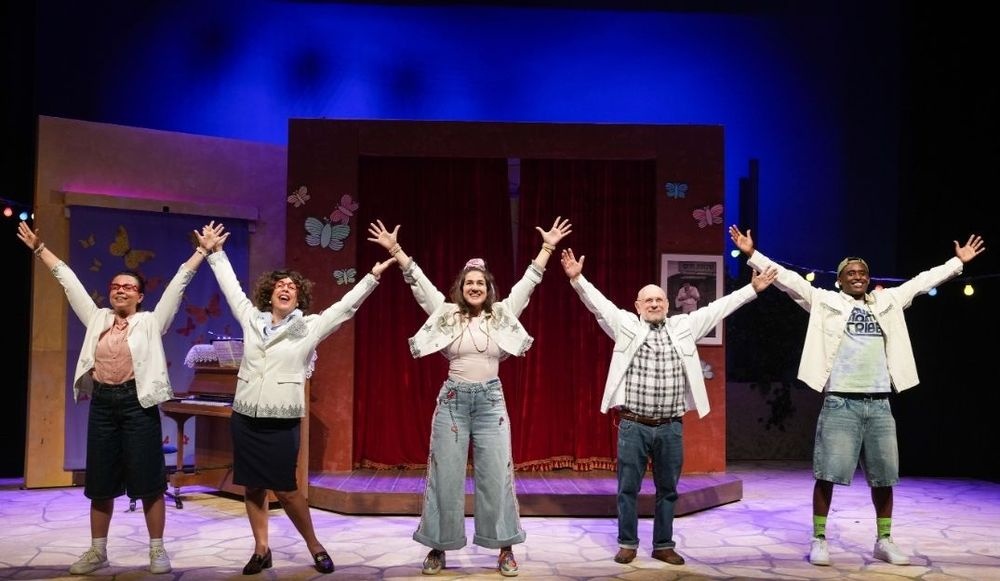 צילום של שכונת חיים | הצגת ילדים בביצוע תיאטרון השעה הישראלי