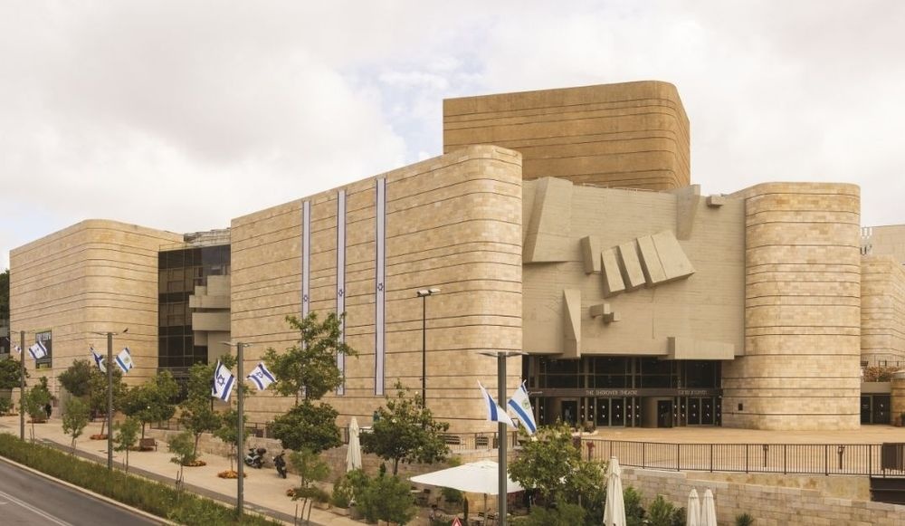 צילום של סיור מאחורי הקלעים בתיאטרון ירושלים