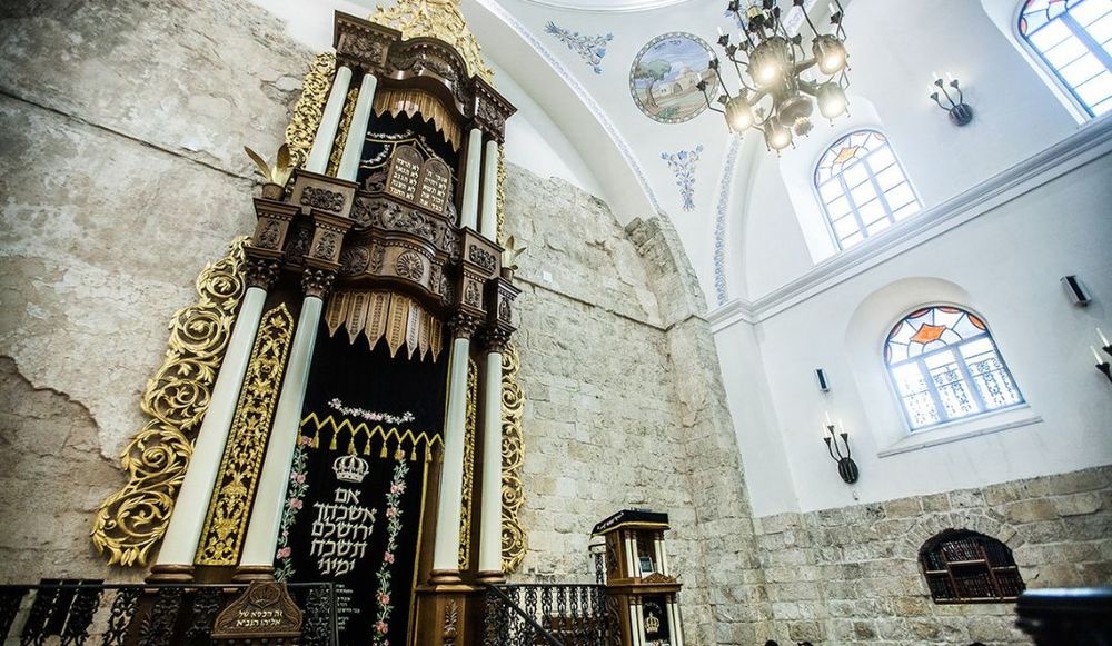 צילום של ביקור בבית כנסת החורבה - בחינם