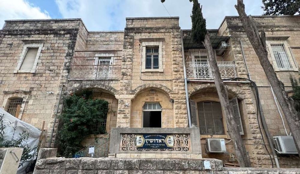 צילום של קסם ליד התחנה: סיור בשכונת רוממה