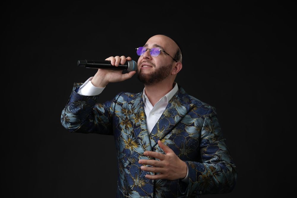 צילום של לראשונה מול חומות ירושלים: חגיגת עולי הרגל ושמחת בית השואבה