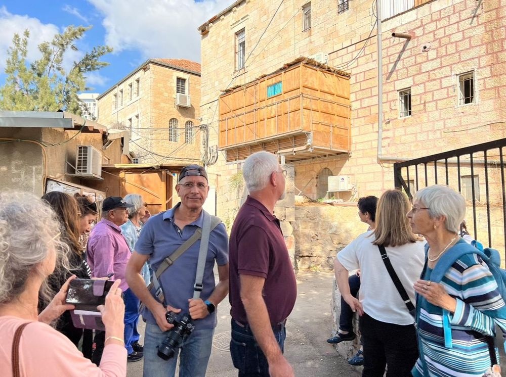 צילום של סיור סוכות בחצרות החרדיות עם "ירושלים מחוץ לקופסה"