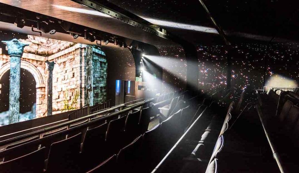 צילום של חנוכה במעלית הזמן- חגיגה של אור והיסטוריה בלב ירושלים