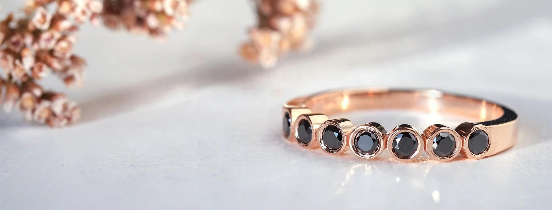 צילום של קמעו - אריק אבקסיס תכשיטים