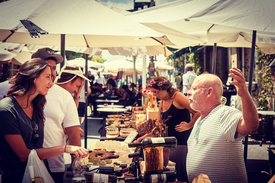 צילום של יריד בצלאל