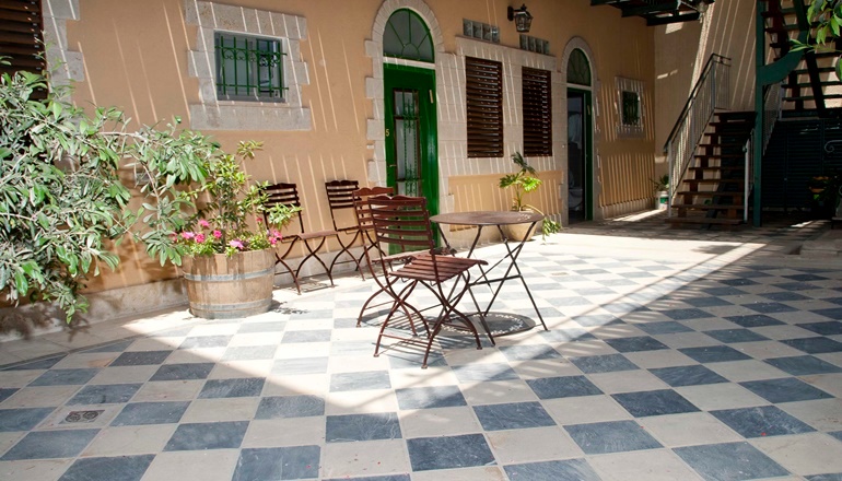 צילום של חצר השוק, דירות ירושלמיות