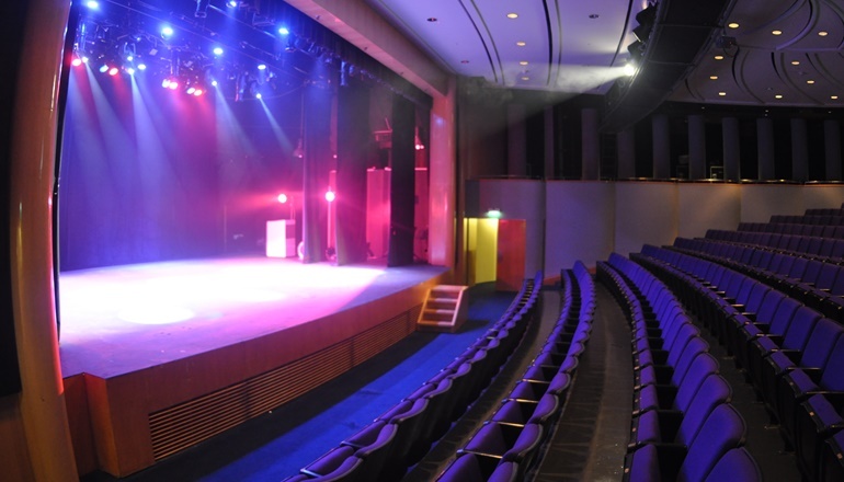 צילום של תיאטרון הירש בבית שמואל