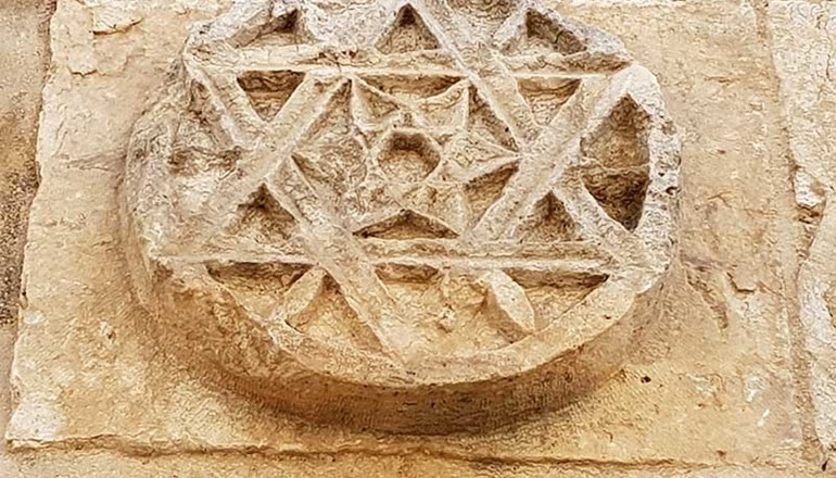 צילום של מגלים את סודות חומות העיר העתיקה בסיור עצמאי מרתק